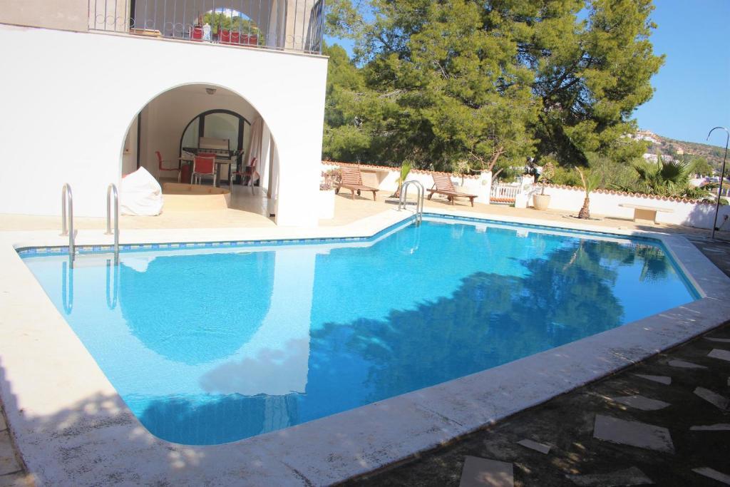VILLA CON PISCINA PRIVADA Y BARBACOA Albert Villas ...
