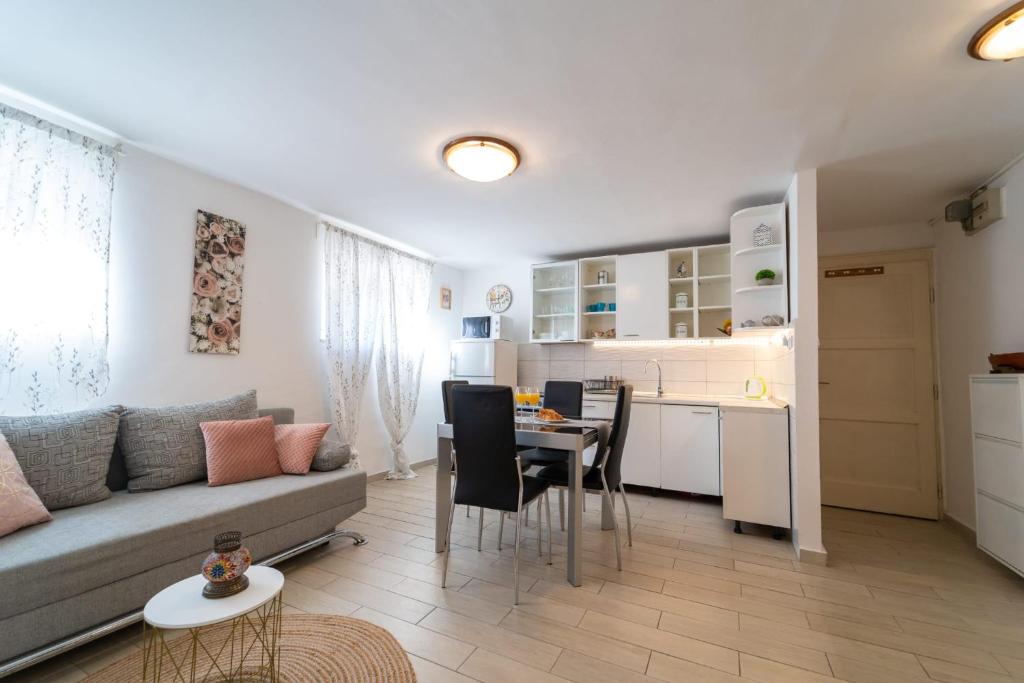 Kuhinja ili čajna kuhinja u objektu Marjan Apartment