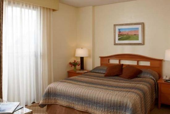 Postel nebo postele na pokoji v ubytování GetAways at Vista Mirage Resort