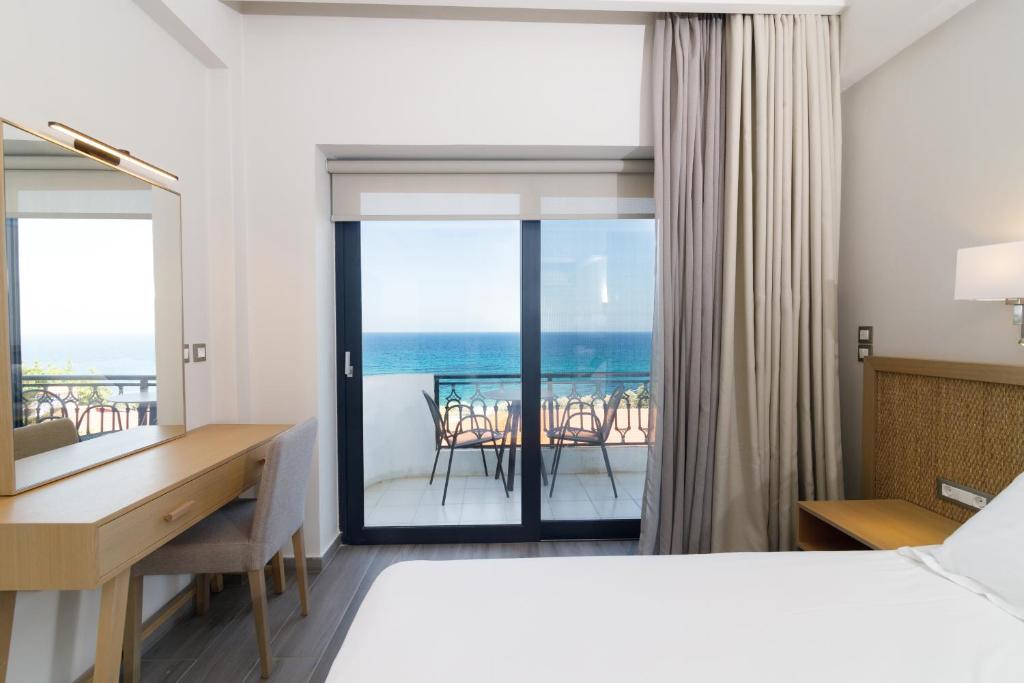 Posteľ alebo postele v izbe v ubytovaní Elegant Beach Hotel