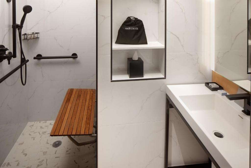 Hotel Indigo NYC Downtown - Wall Street by IHG - 王室 - 移动性进入/淋浴间 - 非吸烟
