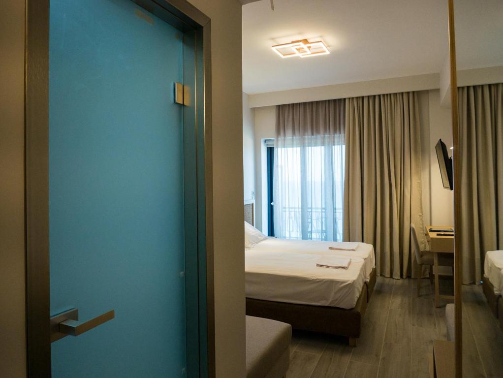 Posteľ alebo postele v izbe v ubytovaní Elegant Beach Hotel