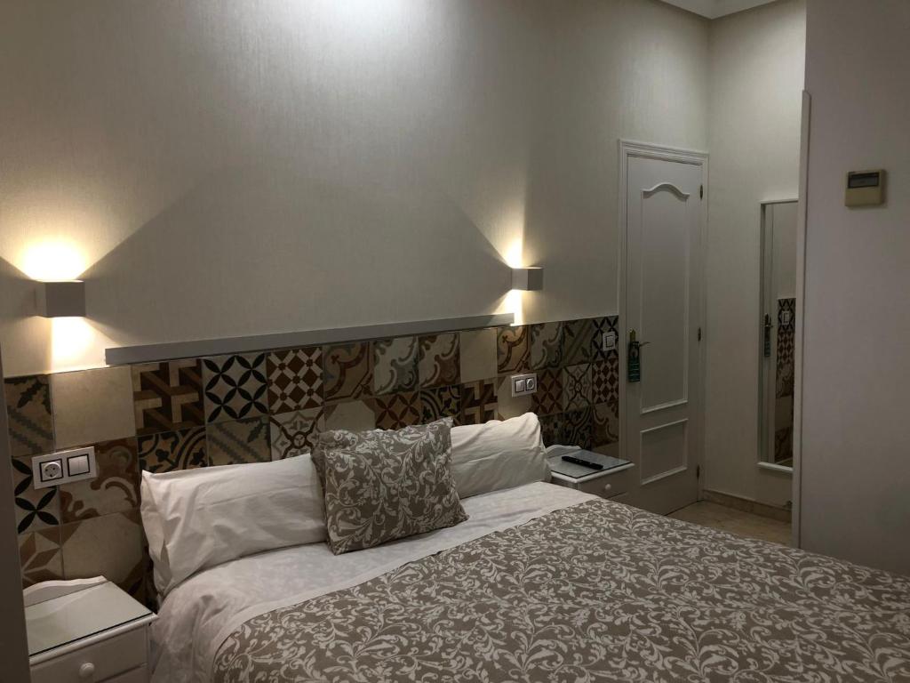 Postel nebo postele na pokoji v ubytování Hostal Alfaro