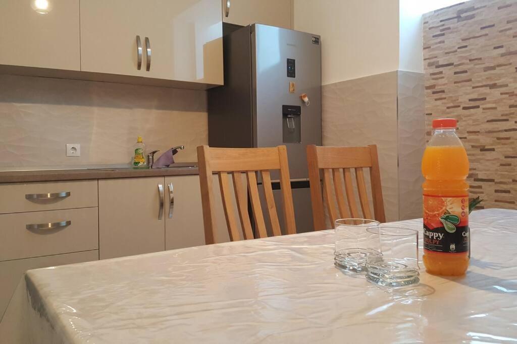 Nápoje v ubytovaní Apartment Kate, 3 - Bedroom (4+2), Large Terrace