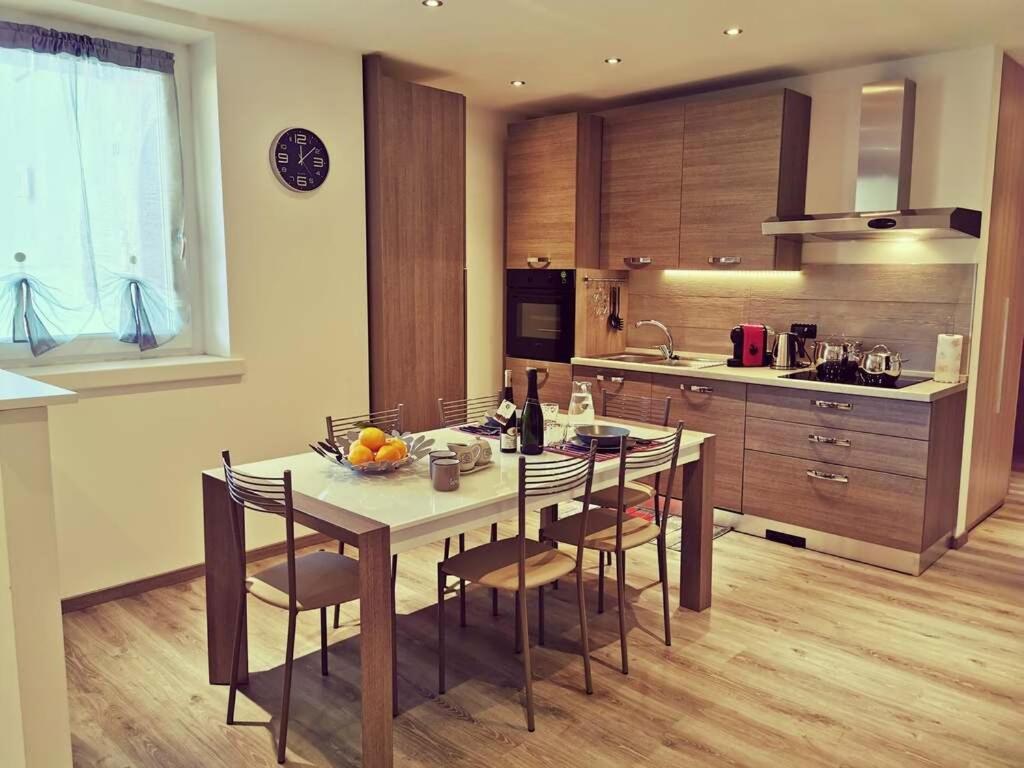 a kitchen with a table and chairs in a room at Naturalmente Casa in Fiavè