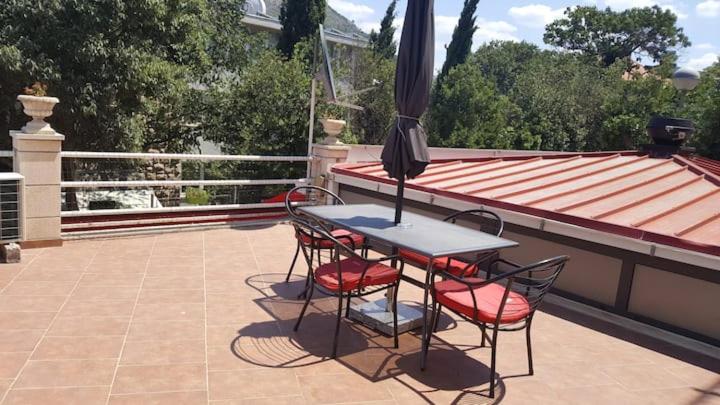 Balkón alebo terasa v ubytovaní Apartment Kate, 3 - Bedroom (4+2), Large Terrace