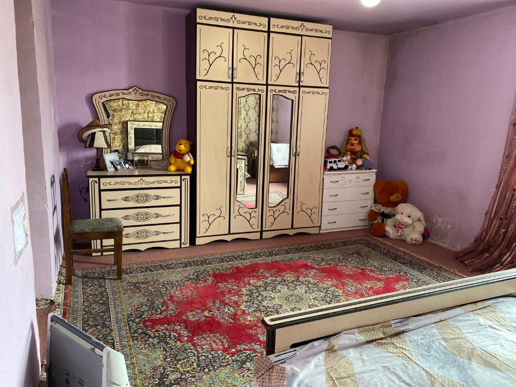 Postel nebo postele na pokoji v ubytování Friend's House rooms near Airport