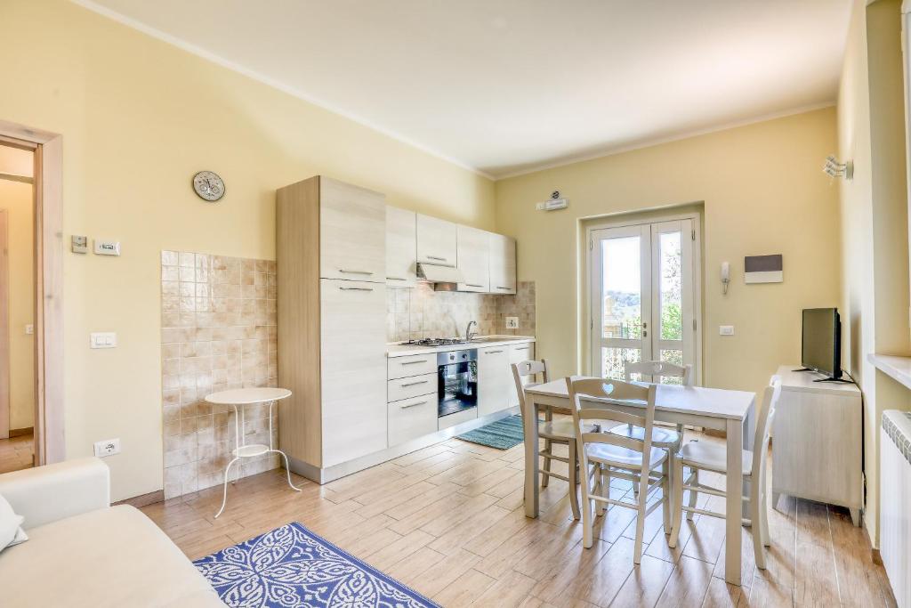 a kitchen and dining room with a table and chairs at Residence Viviverde in Terni