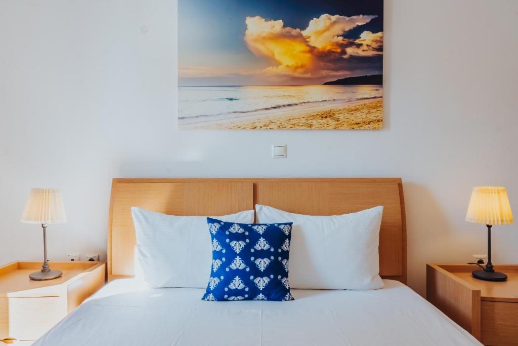 Postel nebo postele na pokoji v ubytování Vithos Seaside Aparthotel