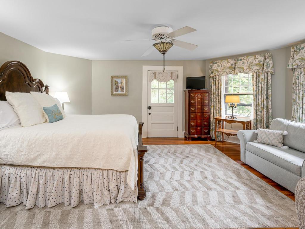 Pinecrest Bed & Breakfast - Room De Deluxe King