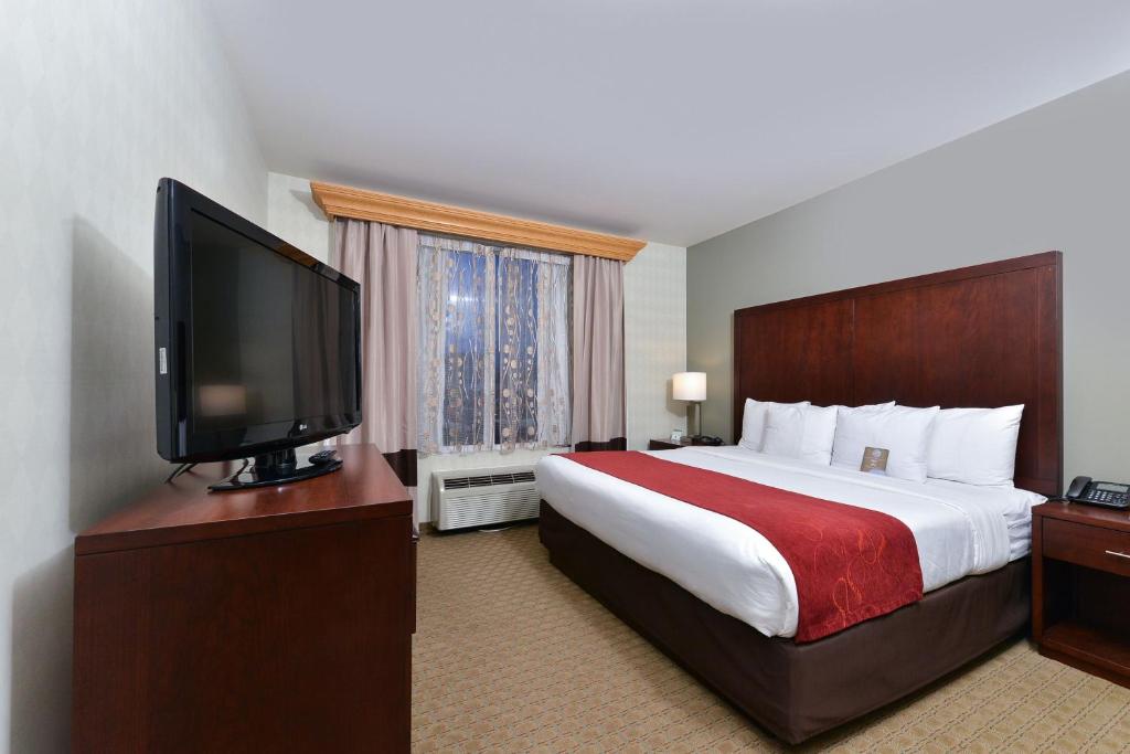TV a/nebo společenská místnost v ubytování Comfort Suites Airport Tukwila Seattle