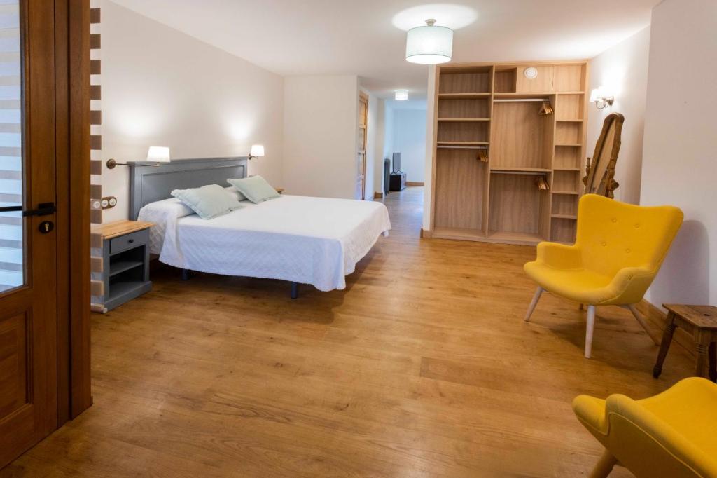 Postel nebo postele na pokoji v ubytování Casa Rural Llanes Asturias