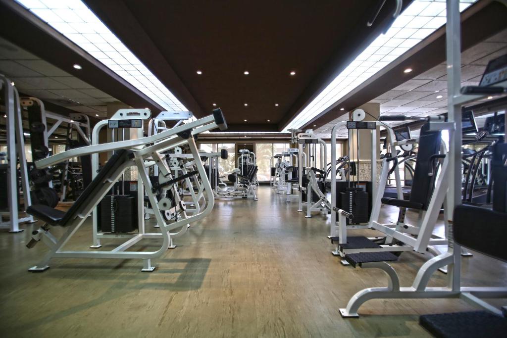 Fitness centrum a/nebo fitness zařízení v ubytování The Royal Sands Resort & Spa