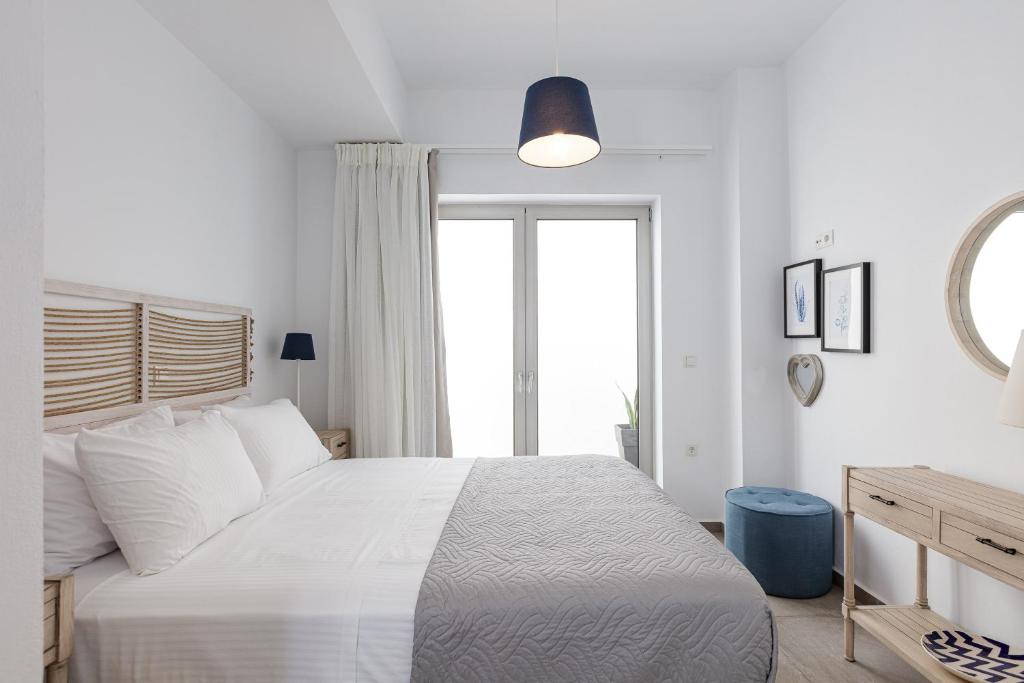 Posteľ alebo postele v izbe v ubytovaní Aelia Seascape Apartments