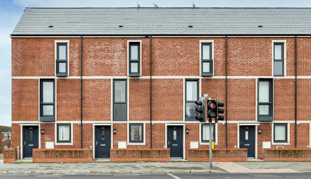 Stanley Sparkle Stays - 4BRooms, 4Beds, Prkg, Wifi - Four-Bedroom House