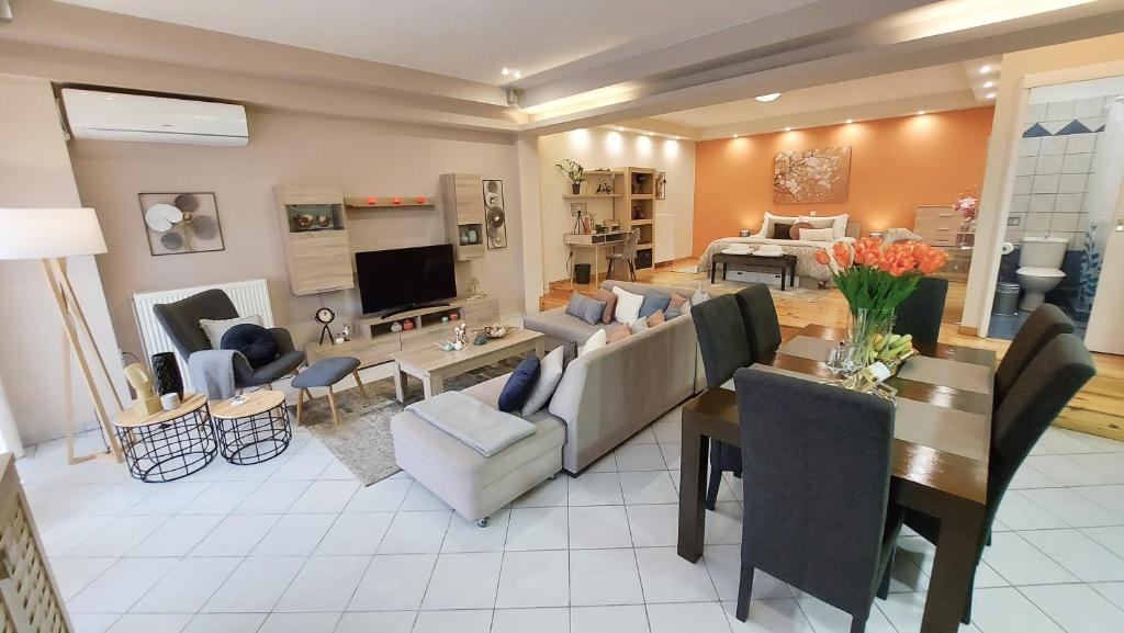 Unique, Stylish Studio near Beaches photo