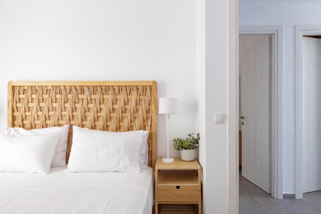 Posteľ alebo postele v izbe v ubytovaní Aelia Seascape Apartments