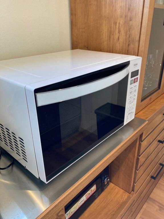 a microwave oven sitting on top of a counter at KAI Ichinomiya in Ichinomiya