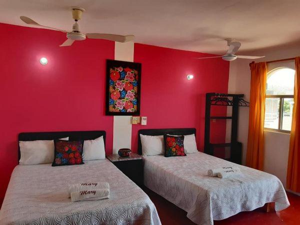 Llit o llits en una habitació de Hotel Doña Mary Huatulco