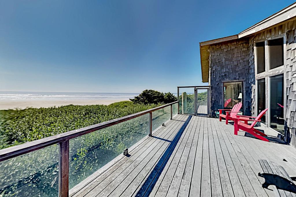a house with a deck with a view of the beach at Villa al Mar in Yachats