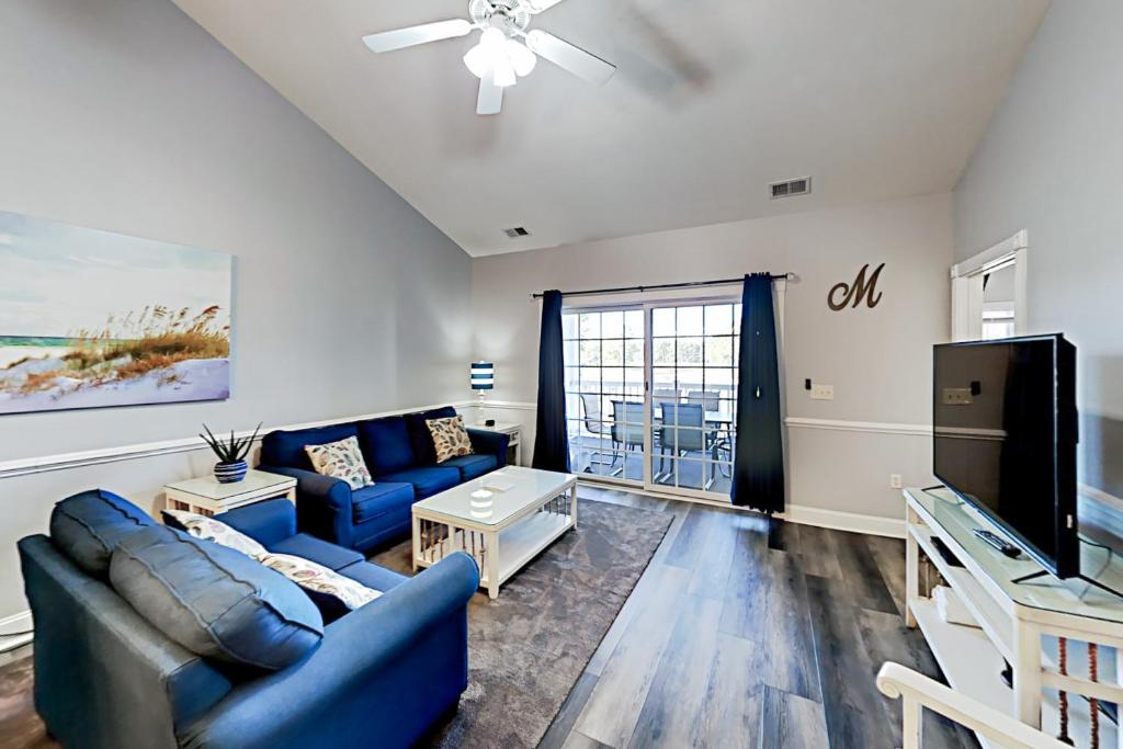 TV a/nebo společenská místnost v ubytování Beach at the Greens