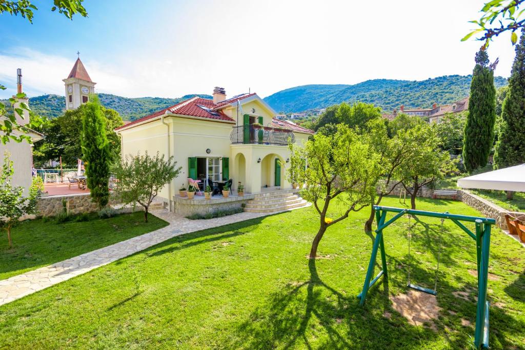 a house with a yard with a basketball hoop at Apartment Barbina Kaštelina in Sveti Juraj