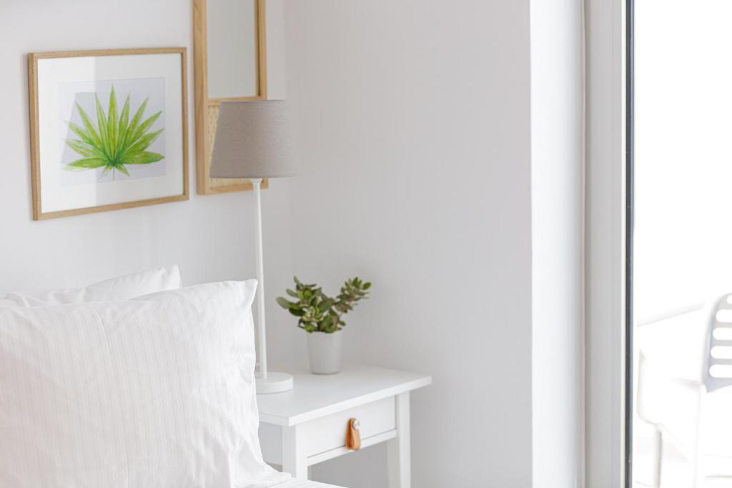Posteľ alebo postele v izbe v ubytovaní Aelia Seascape Apartments