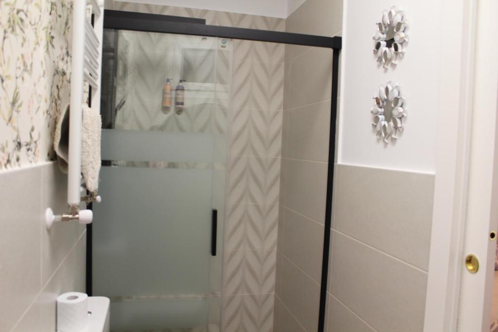 Un baño de Apartamentos Oncemolinos con desayuno