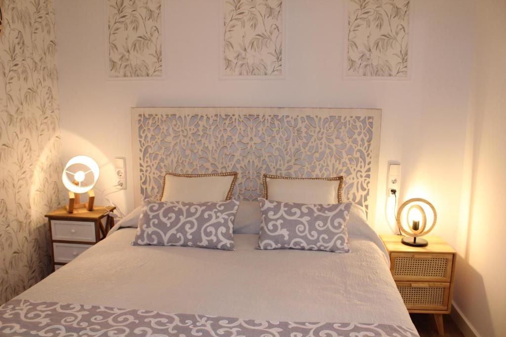 Cama o camas de una habitación en Apartamentos Oncemolinos con desayuno