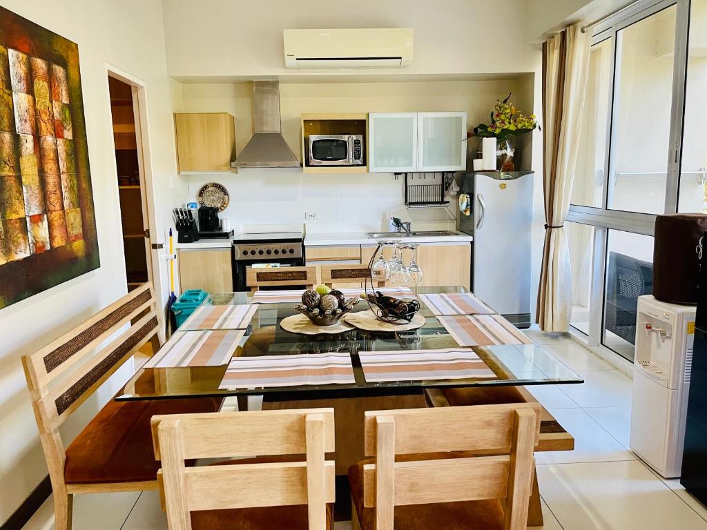 Kuchyň nebo kuchyňský kout v ubytování Pico de Loro 2 BD Garden Loft with Lagoon View