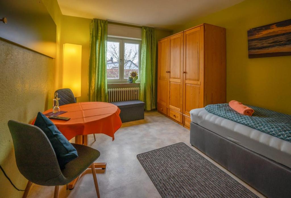Postel nebo postele na pokoji v ubytování Linde Oberachern