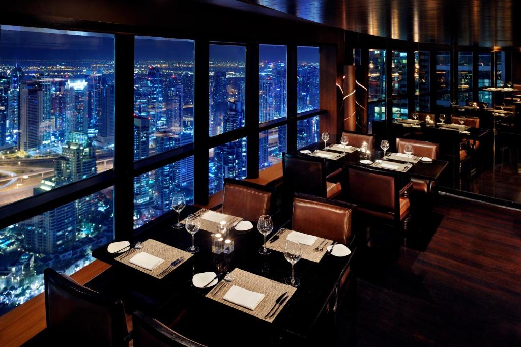 Restaurace v ubytování Dubai Marriott Harbour Hotel And Suites
