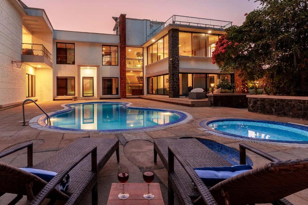 Our Beloved Summer by StayVista - Offering a swimming pool, expansive lawn, badminton court and indoor games - Villa