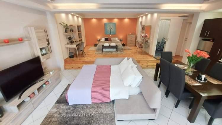 Unique, Stylish Studio near Beaches photo