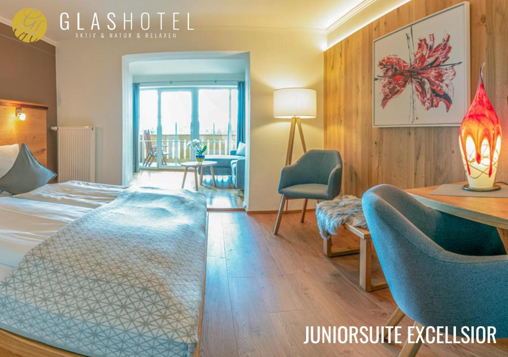 Postel nebo postele na pokoji v ubytování Glashotel
