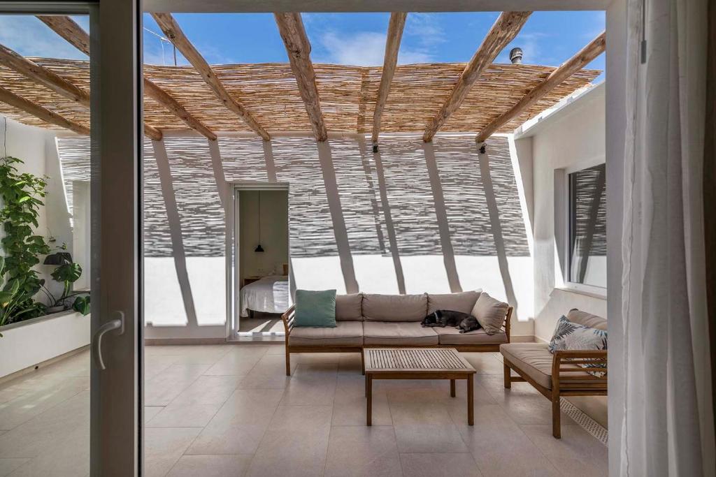 Agradable casa con patio interior. - Casa De Tres Habitaciones