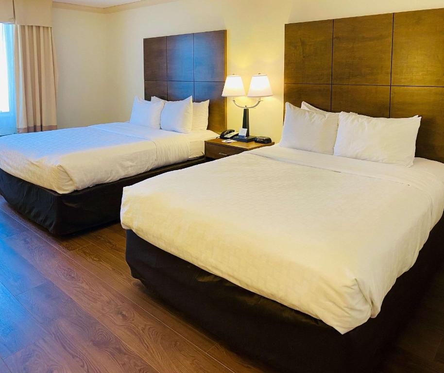 Postel nebo postele na pokoji v ubytování Clarion Hotel & Conference Center