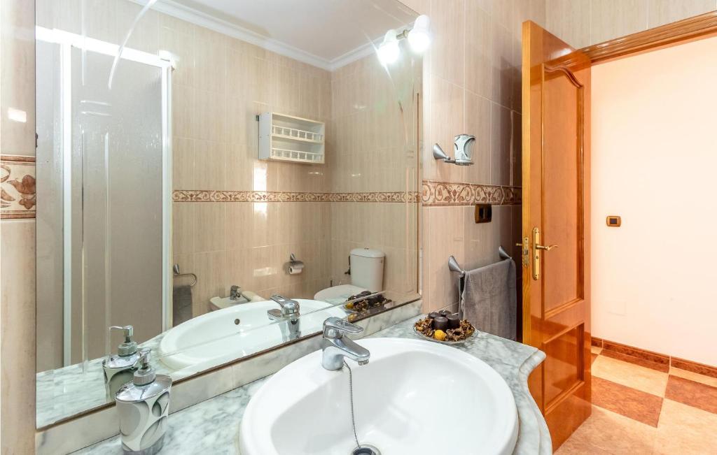 Fotografia z galérie ubytovania Pet Friendly Apartment In Benajarafe v destinácii Benajarafe