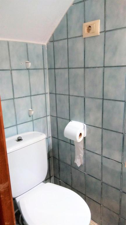 A bathroom at PEÑISMAR FiNCAS VAN CAMP