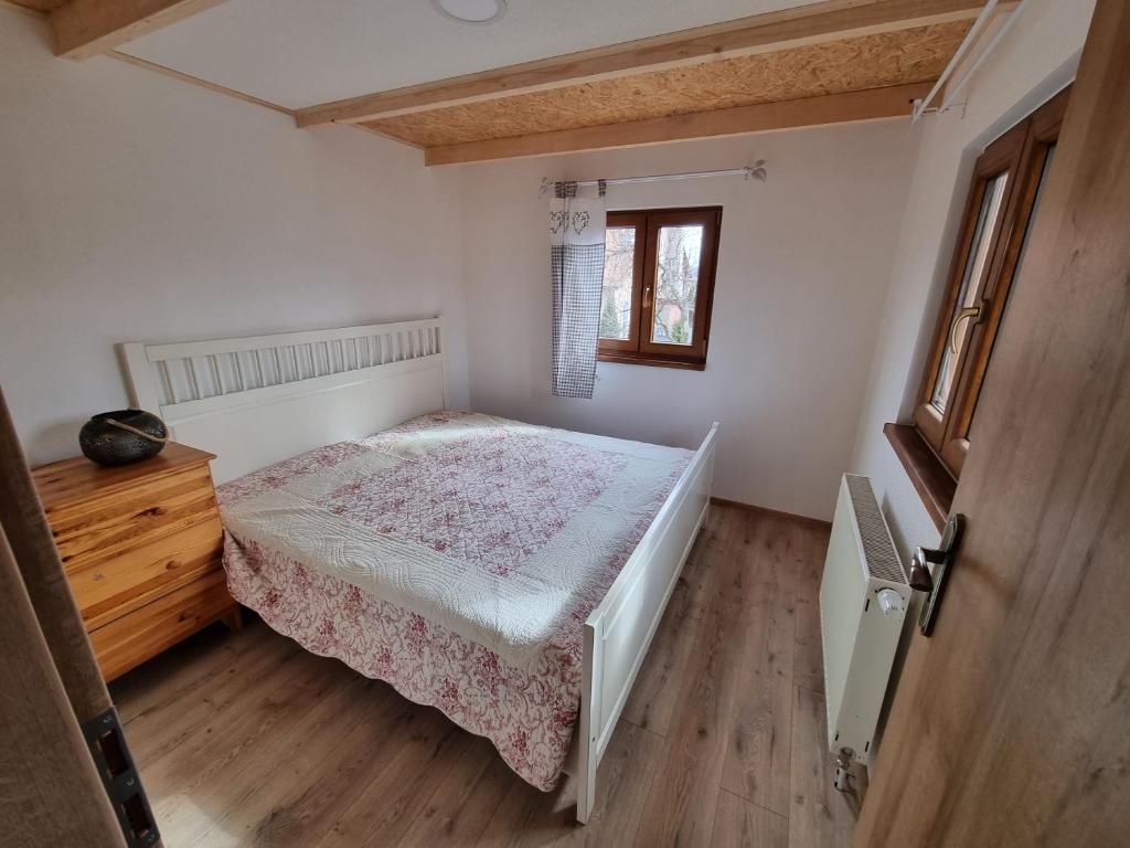 Postel nebo postele na pokoji v ubytování Domček pod orechom