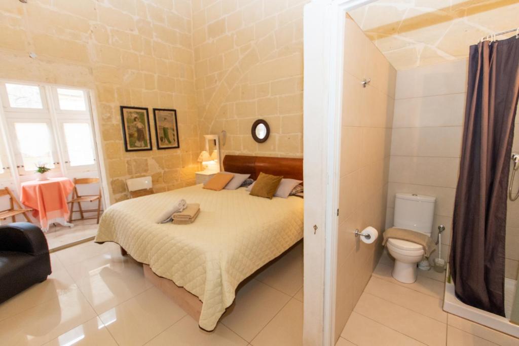 Maria Townhouse Heart of Victoria B&B - 4