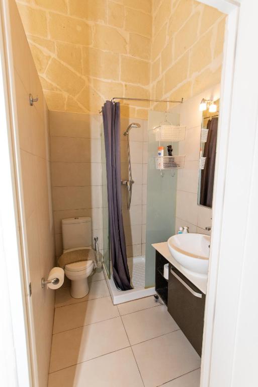 Maria Townhouse Heart of Victoria B&B - 9