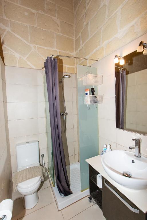 Maria Townhouse Heart of Victoria B&B - 10