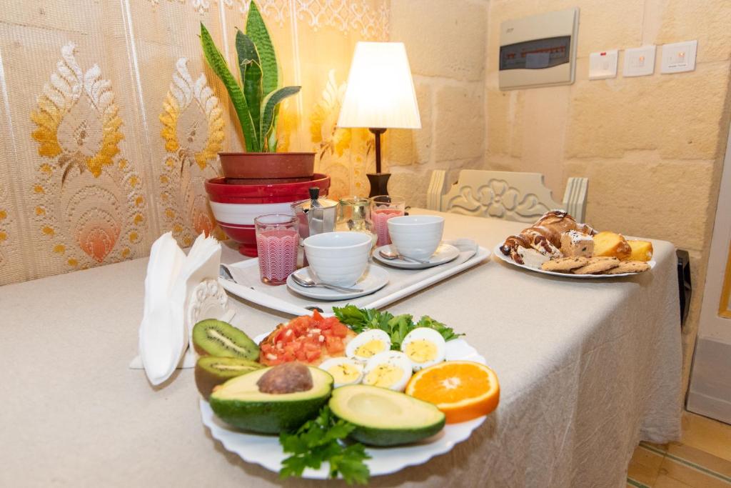 Maria Townhouse Heart of Victoria B&B - 17