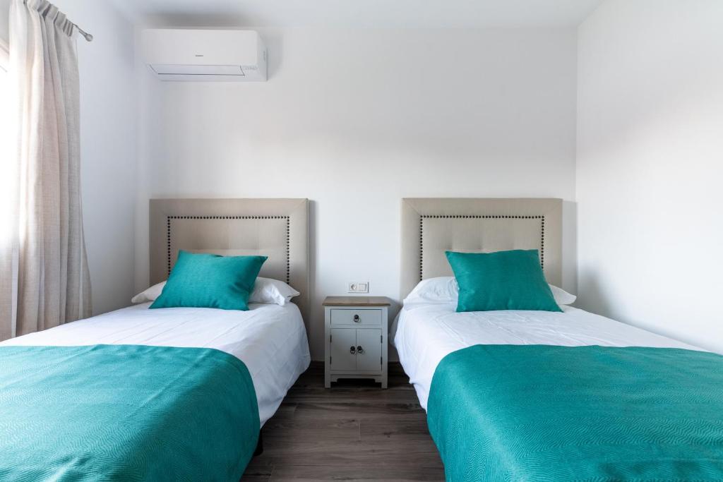 Postel nebo postele na pokoji v ubytování VILLA CAYETANA