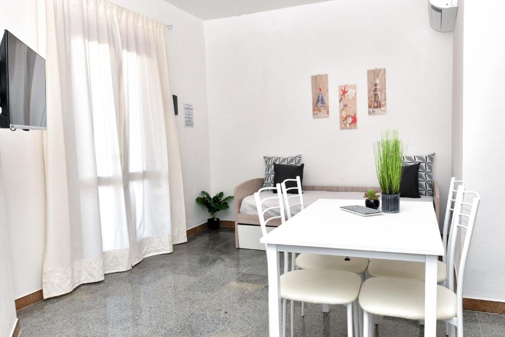 TV a/nebo společenská místnost v ubytování Residence Chiaro di Luna