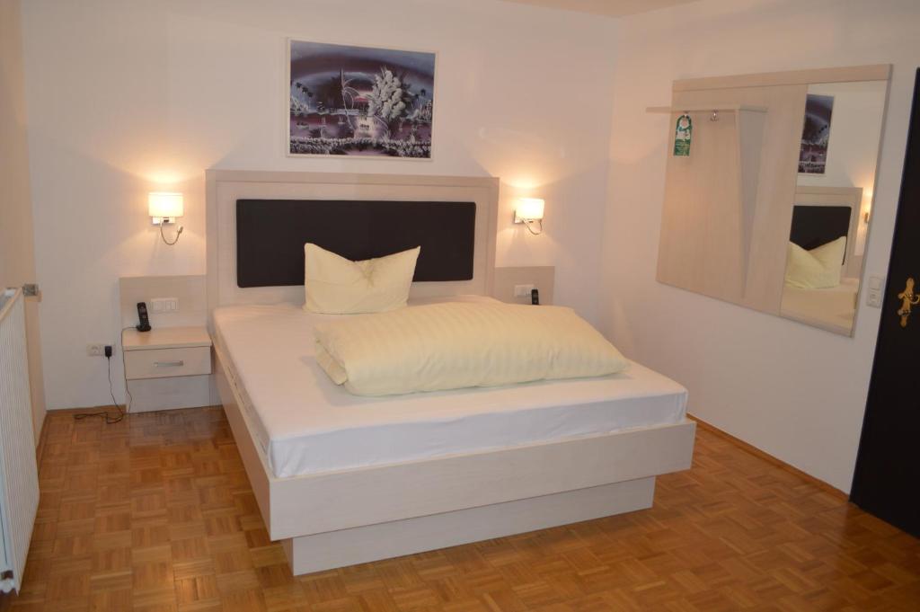 Postel nebo postele na pokoji v ubytování Hotel Scirocco