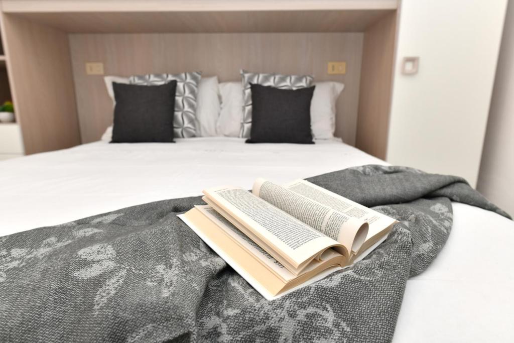 Postel nebo postele na pokoji v ubytování Residence Chiaro di Luna