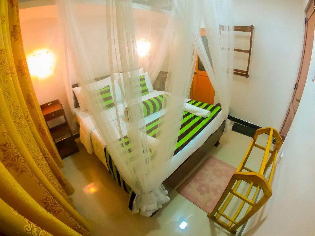 Postel nebo postele na pokoji v ubytování Ritz inn Ella