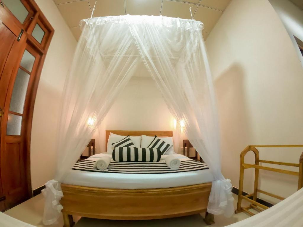 Postel nebo postele na pokoji v ubytování Ritz inn Ella